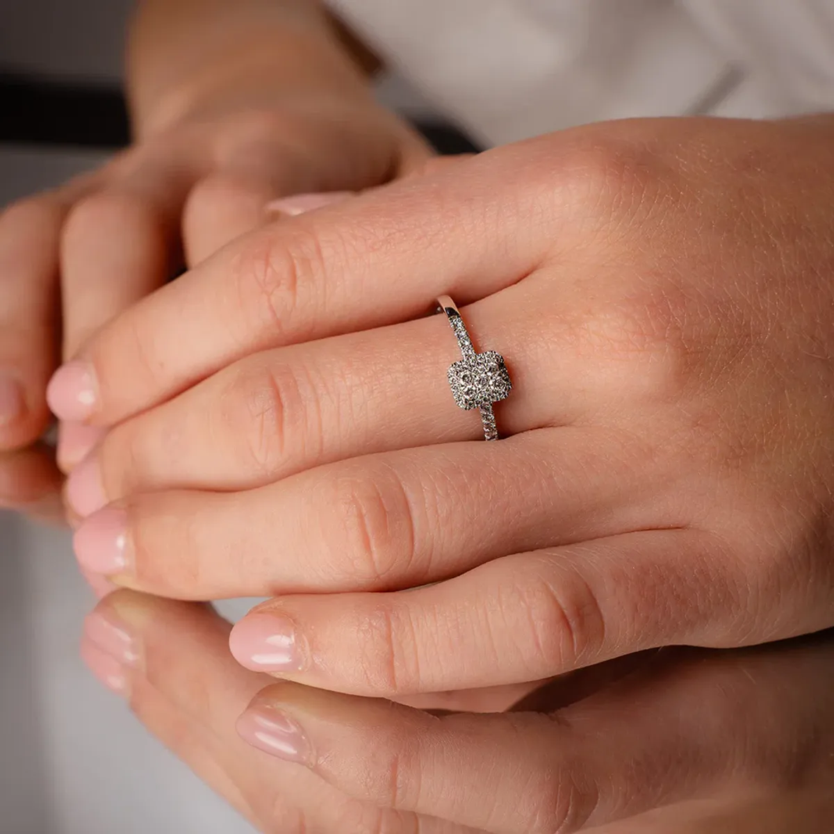Ring i hvitt gull med diamanter 0,33ct W/P
