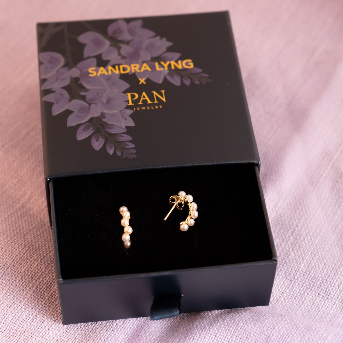 Sandra Lyng Perlefnugg ørepynt