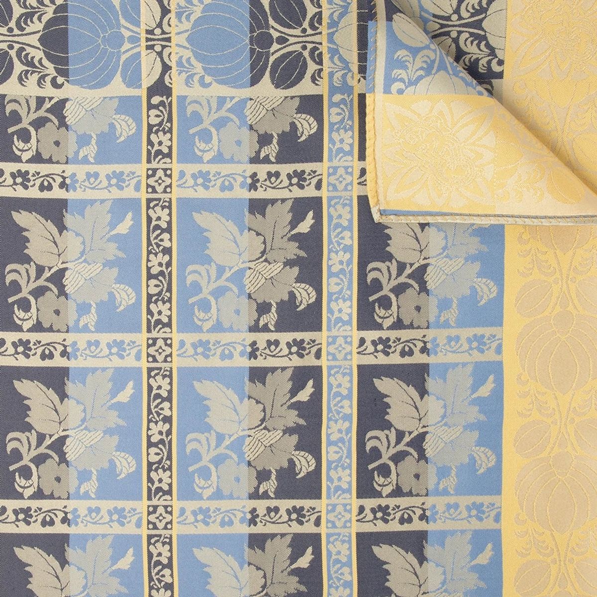 Mimmi Silkeskjerf nr 087